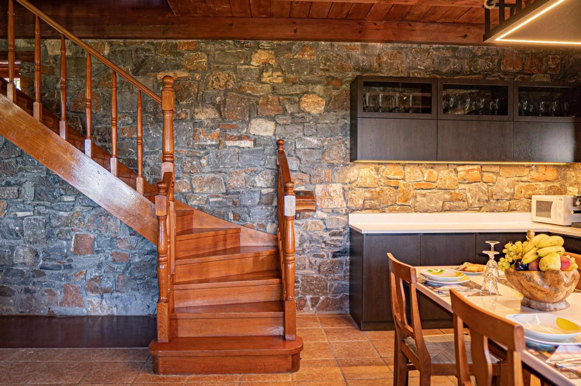 Iris Stone Built Villa Mílatos Exterior foto