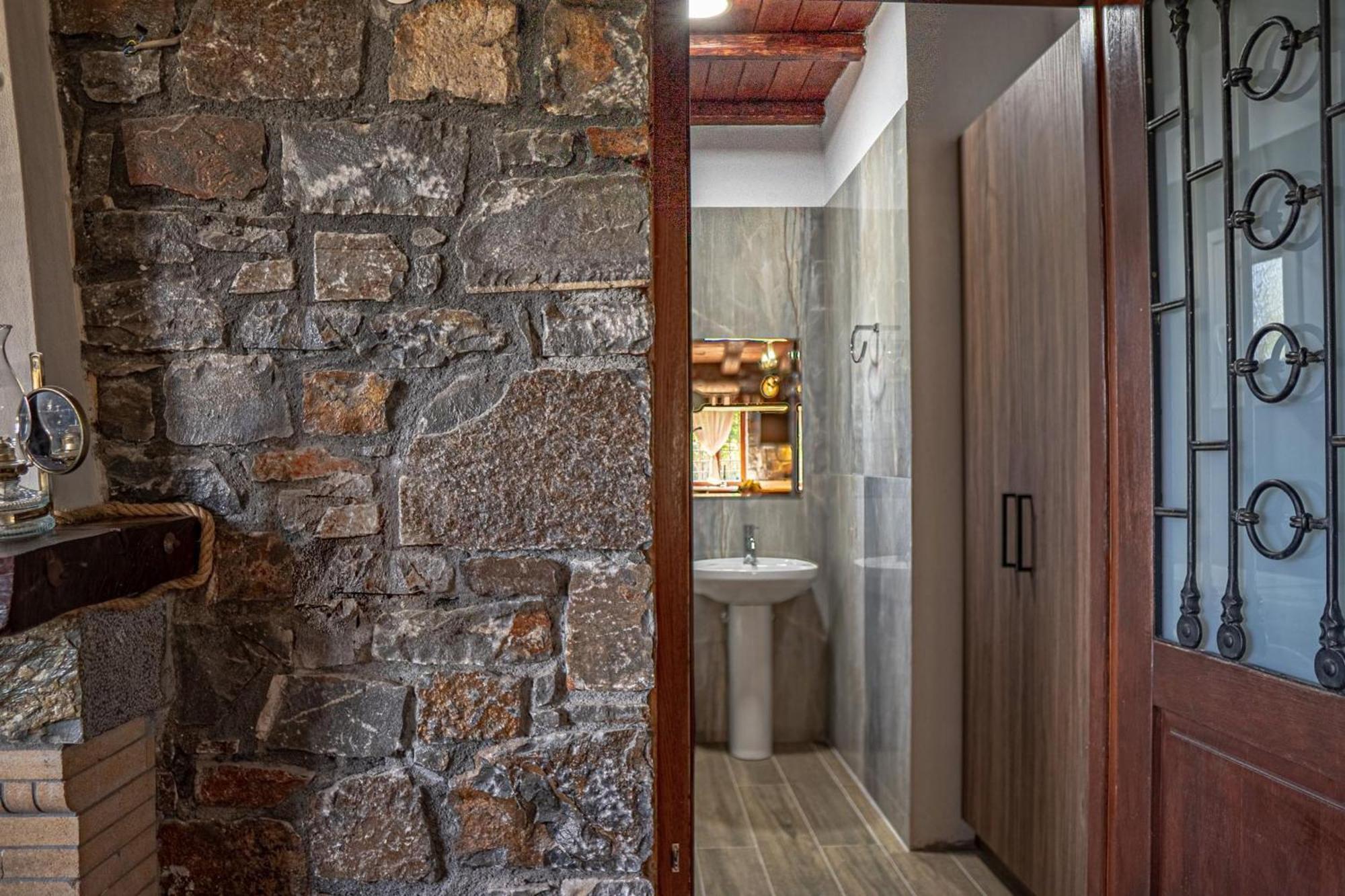 Iris Stone Built Villa Mílatos Exterior foto