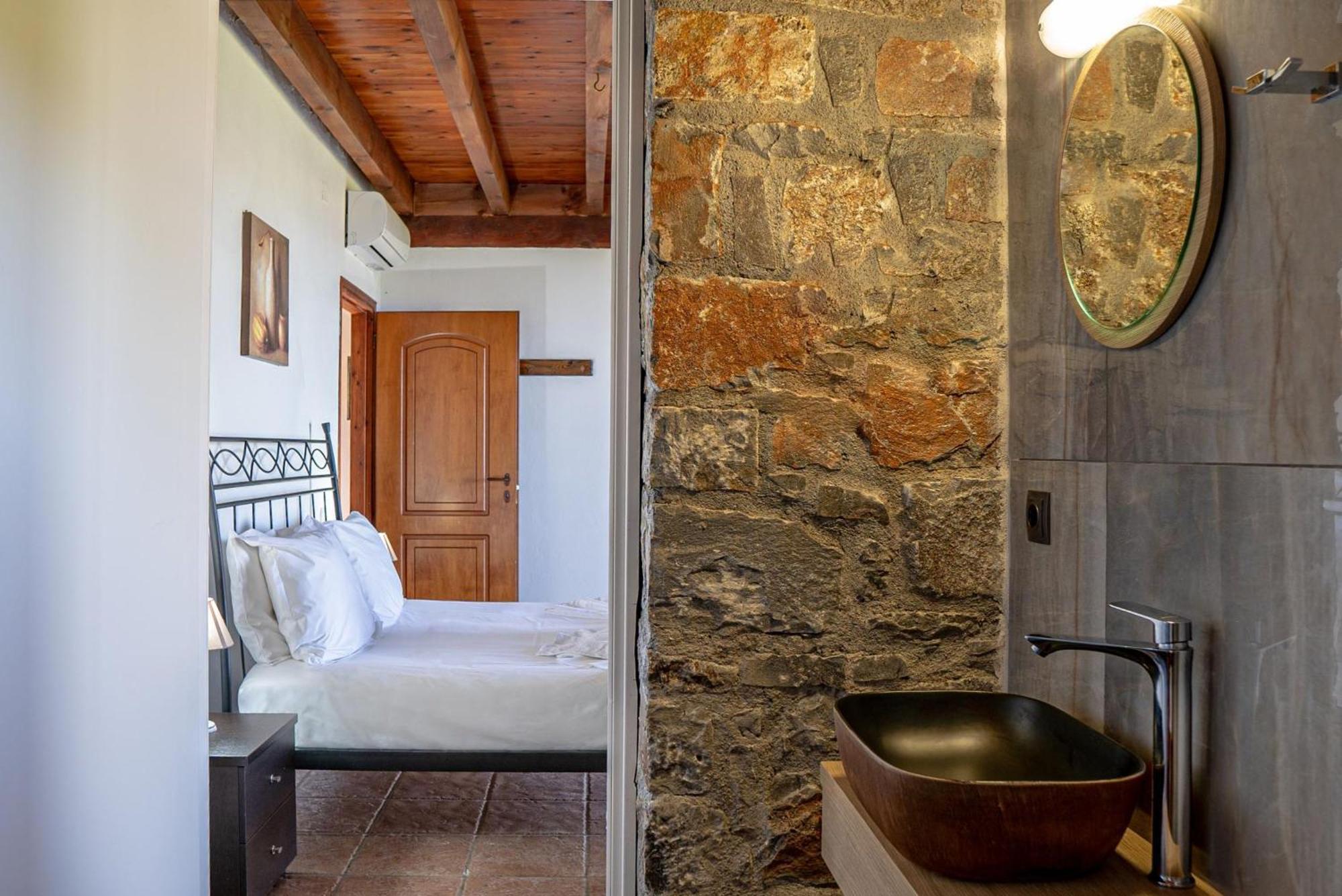 Iris Stone Built Villa Mílatos Exterior foto