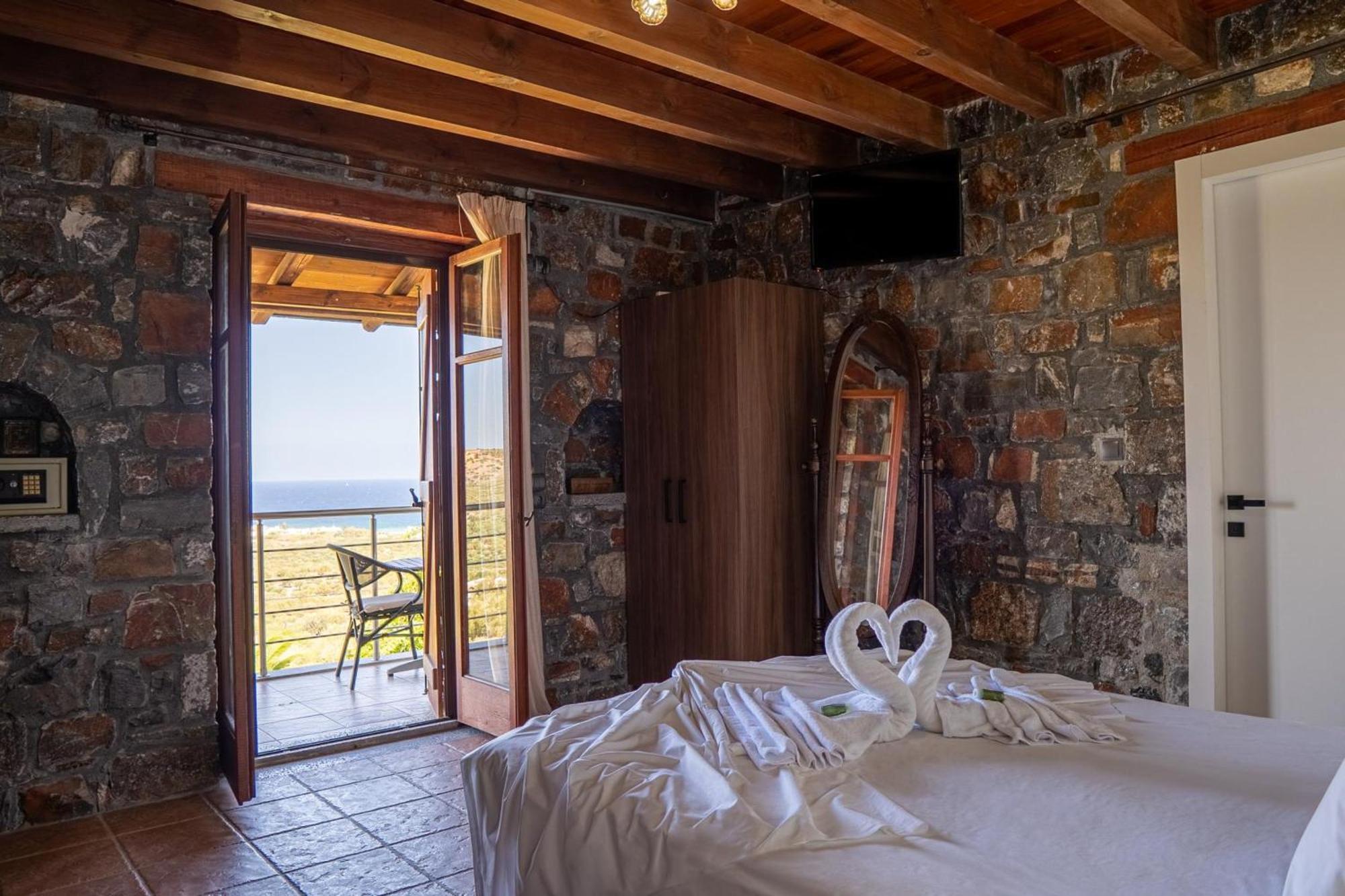 Iris Stone Built Villa Mílatos Exterior foto