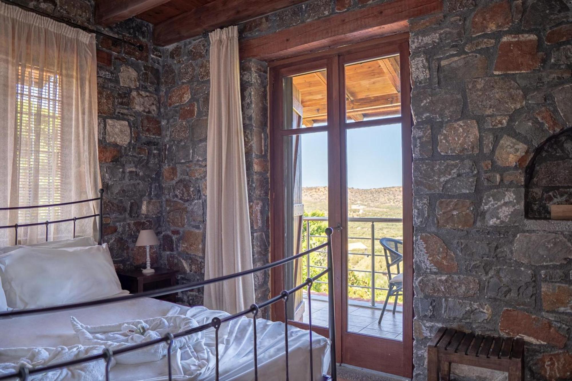 Iris Stone Built Villa Mílatos Exterior foto